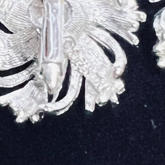 Vintage Sarah Coventry Silver Tone And Faux Pearl Spiral Clip On Earrings (5658) - Picture 5 of 5